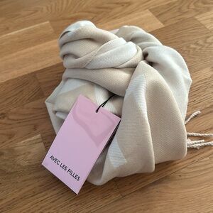 NWT Avec Les filles super soft cream scarf